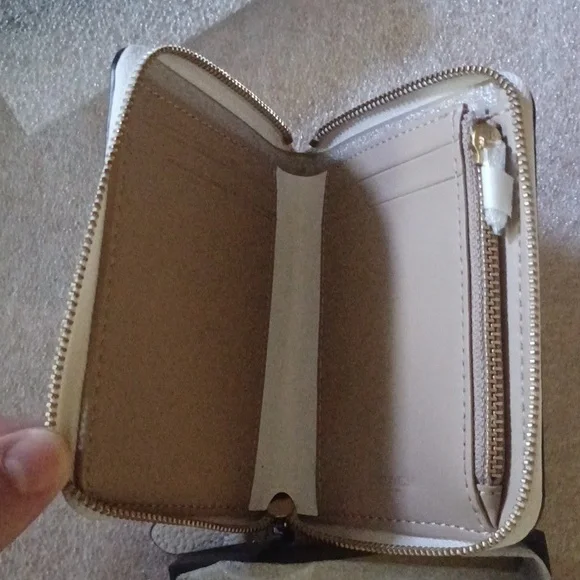 SOLD - COACH Boxed Small Zip Around Wallet With Snowy Bears Print - Picture 4 of 8